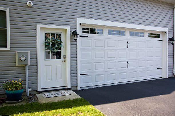 24/7 Emergency Garage Door Panel Replacement experts in Trempealeau, WI